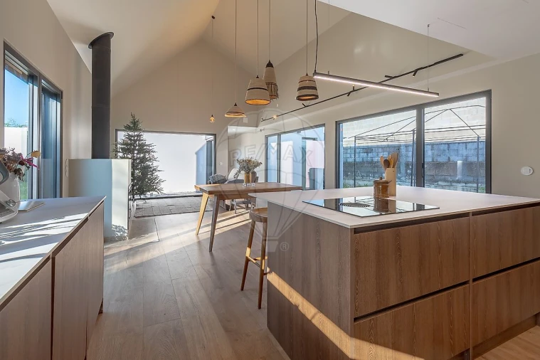 Moradia T3 para Venda em Mazarefes e Vila Fria Foto 12