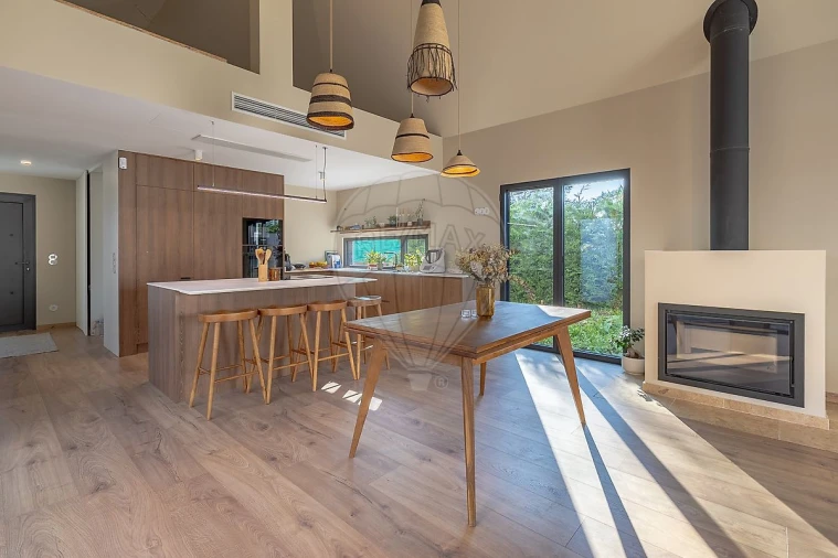 Moradia T3 para Venda em Mazarefes e Vila Fria Foto 1