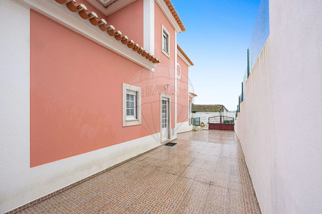 Moradia T4 para Venda em Santa Maria, São Pedro e Matacães Foto 21