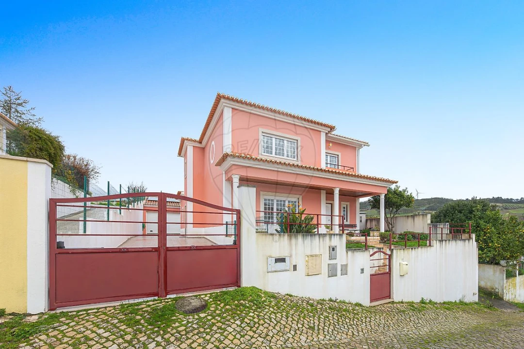 Moradia T4 para Venda em Santa Maria, São Pedro e Matacães Foto 1