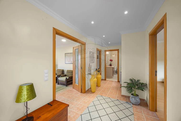 Moradia T4 para Venda em Santa Maria, São Pedro e Matacães Foto 5