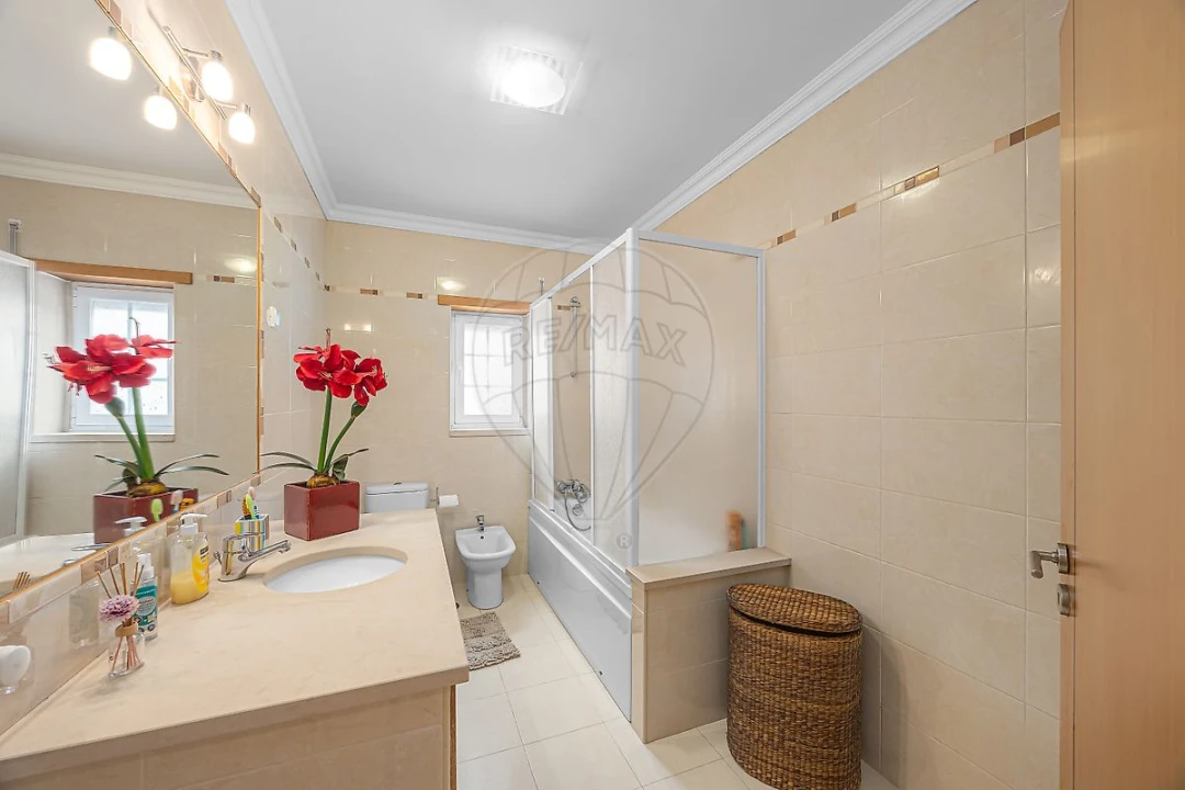 Moradia T4 para Venda em Santa Maria, São Pedro e Matacães Foto 18