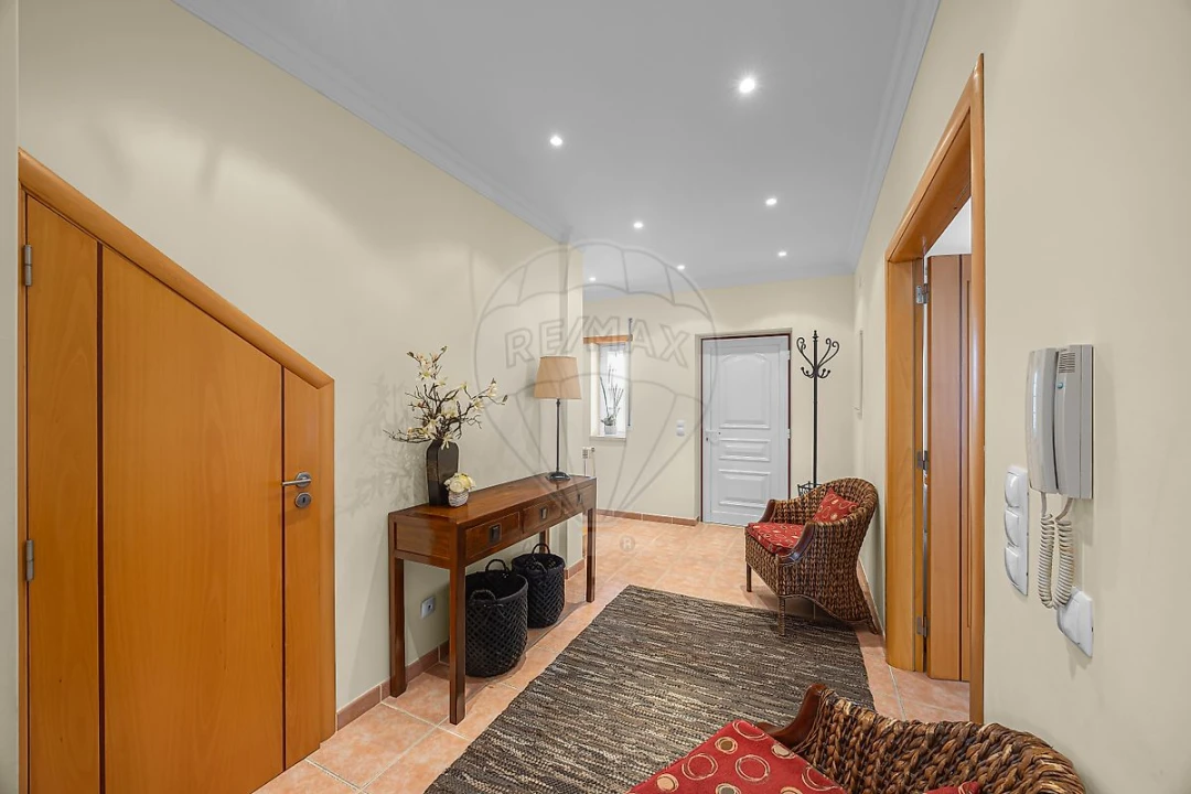 Moradia T4 para Venda em Santa Maria, São Pedro e Matacães Foto 9