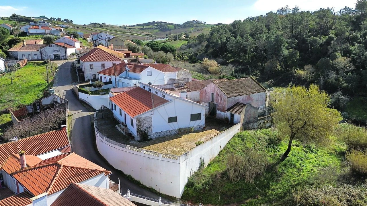 Moradia T3 para Venda em Carvoeira e Carmões Foto 4