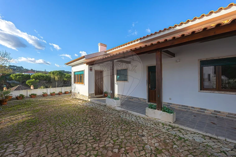 Moradia T3 para Venda em Carvoeira e Carmões Foto 26