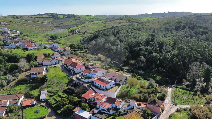 Moradia T3 para Venda em Carvoeira e Carmões Foto 28