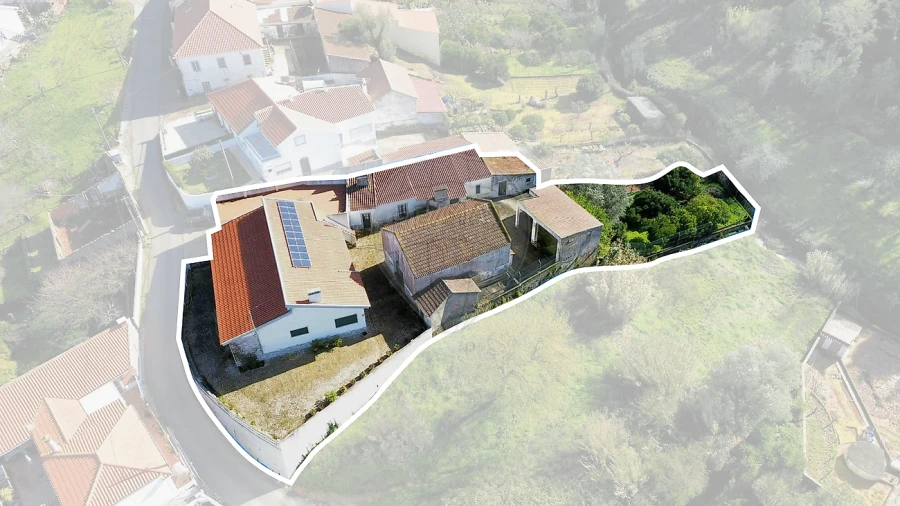 Moradia T3 para Venda em Carvoeira e Carmões Foto 1