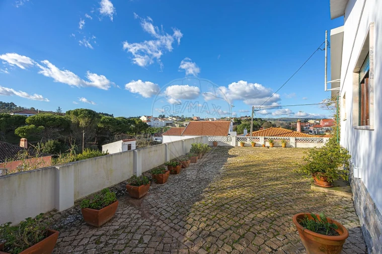 Moradia T3 para Venda em Carvoeira e Carmões Foto 25