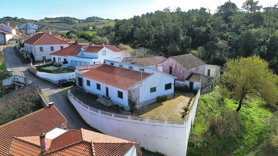 Moradia T3 para Venda em Carvoeira e Carmões Foto 3