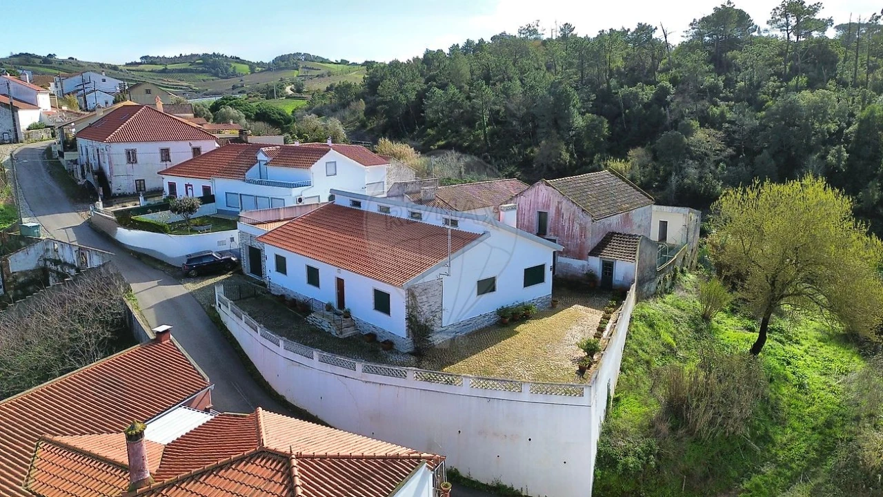 Moradia T3 para Venda em Carvoeira e Carmões Foto 3