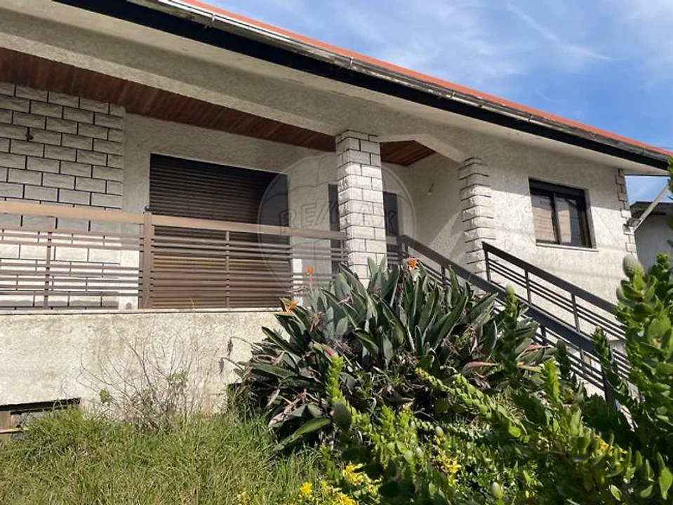 Moradia T3 para Venda em São Roque Foto 1