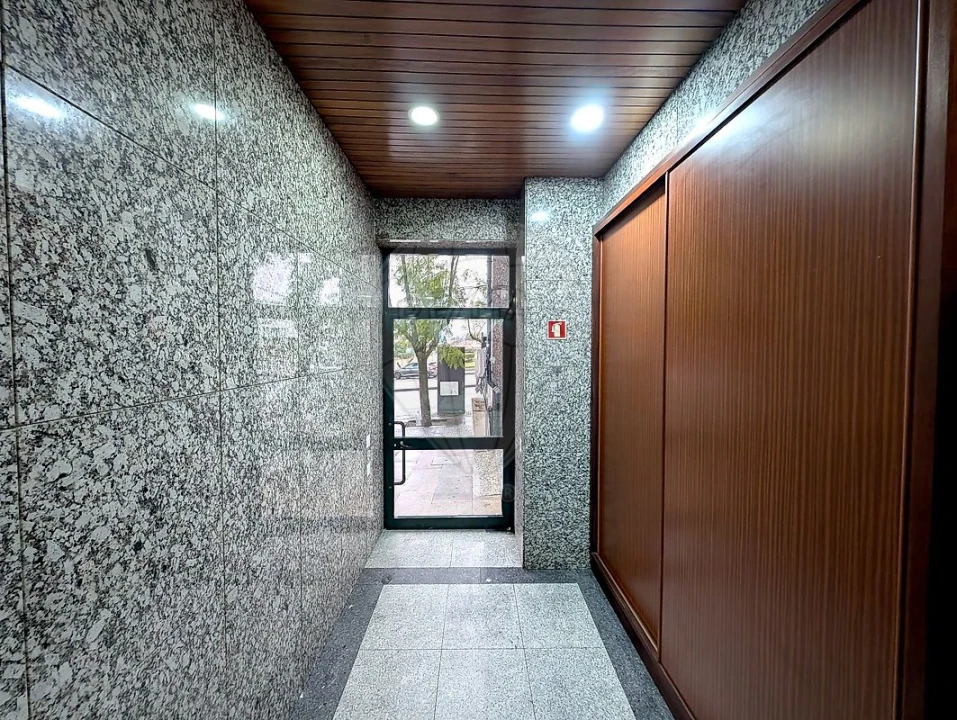 Apartamento T2 para Venda em São João da Madeira Foto 32