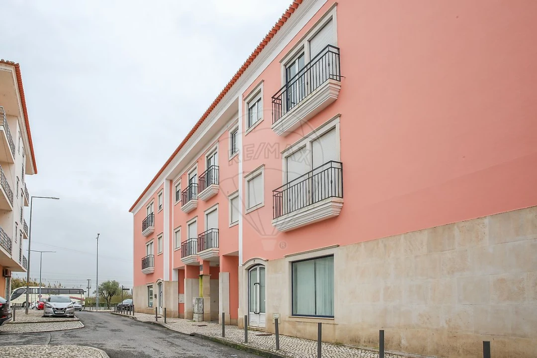 Apartamento T2 para Venda em Azambuja Foto 25