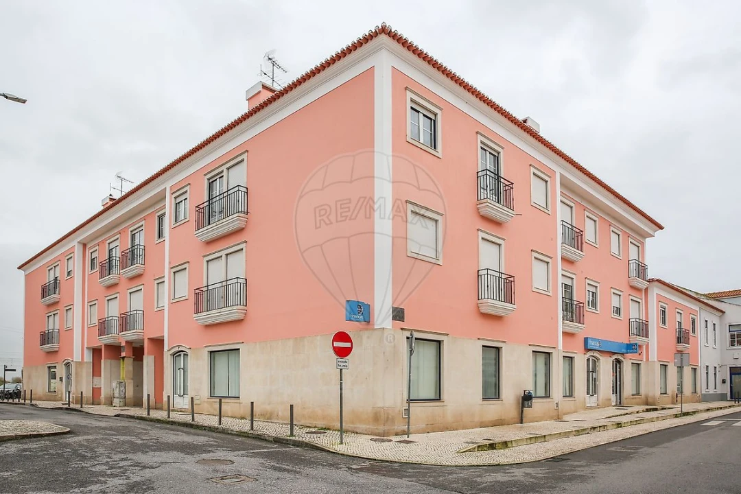 Apartamento T2 para Venda em Azambuja Foto 24