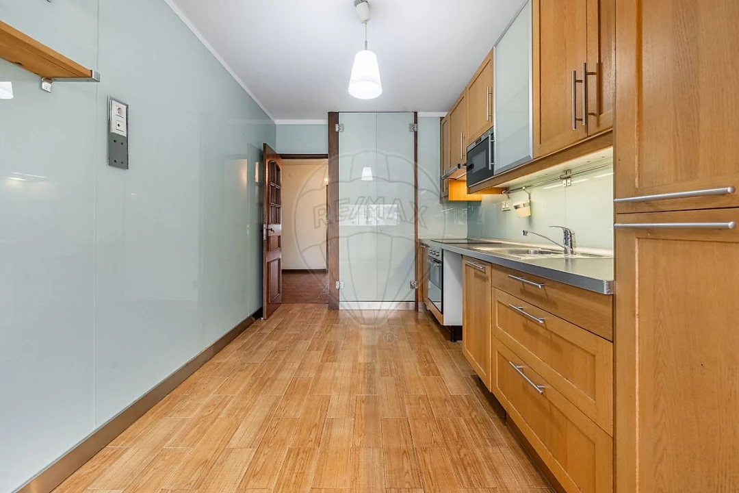 Apartamento T4 para Arrendamento em Ramalde Foto 11