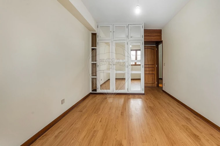 Apartamento T4 para Arrendamento em Ramalde Foto 18