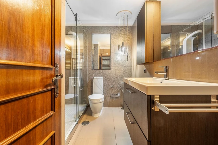 Apartamento T4 para Arrendamento em Ramalde Foto 19