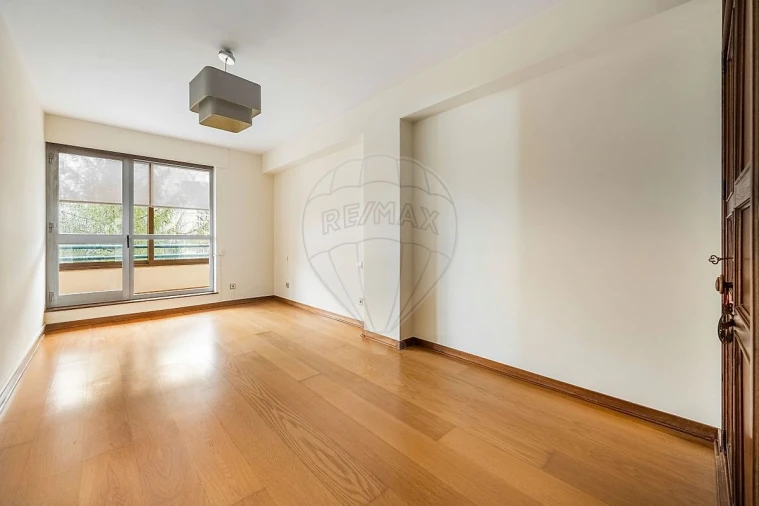 Apartamento T4 para Arrendamento em Ramalde Foto 14