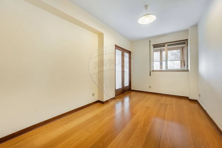 Apartamento T4 para Arrendamento em Ramalde Foto 13