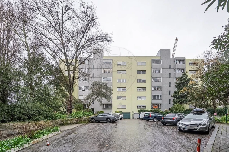 Apartamento T4 para Arrendamento em Ramalde Foto 2