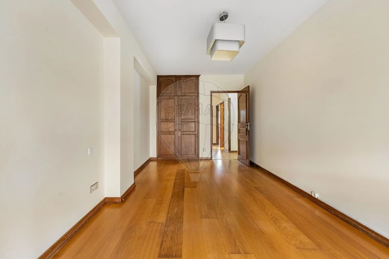 Apartamento T4 para Arrendamento em Ramalde Foto 15