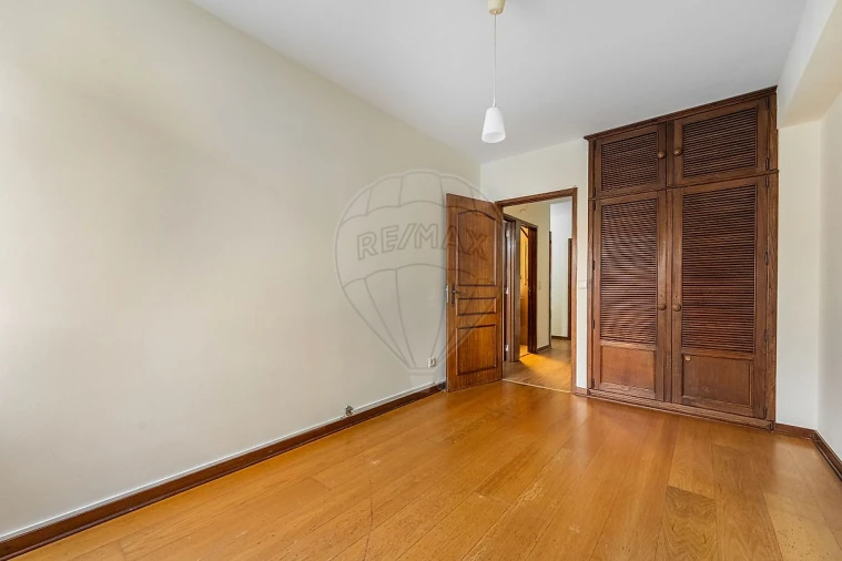Apartamento T4 para Arrendamento em Ramalde Foto 21