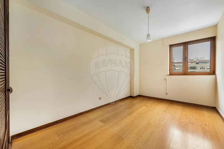 Apartamento T4 para Arrendamento em Ramalde Foto 20