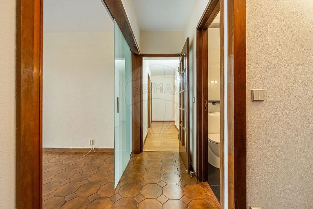 Apartamento T4 para Arrendamento em Ramalde Foto 12