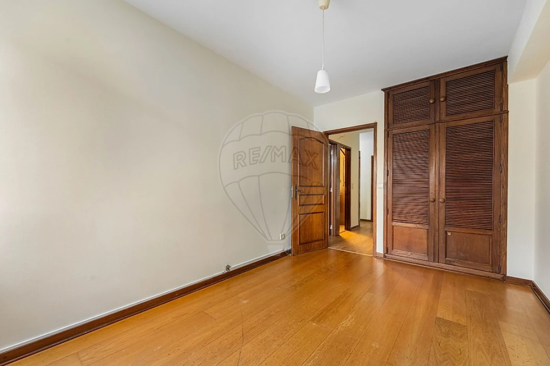 Apartamento T4 para Arrendamento em Ramalde Foto 21