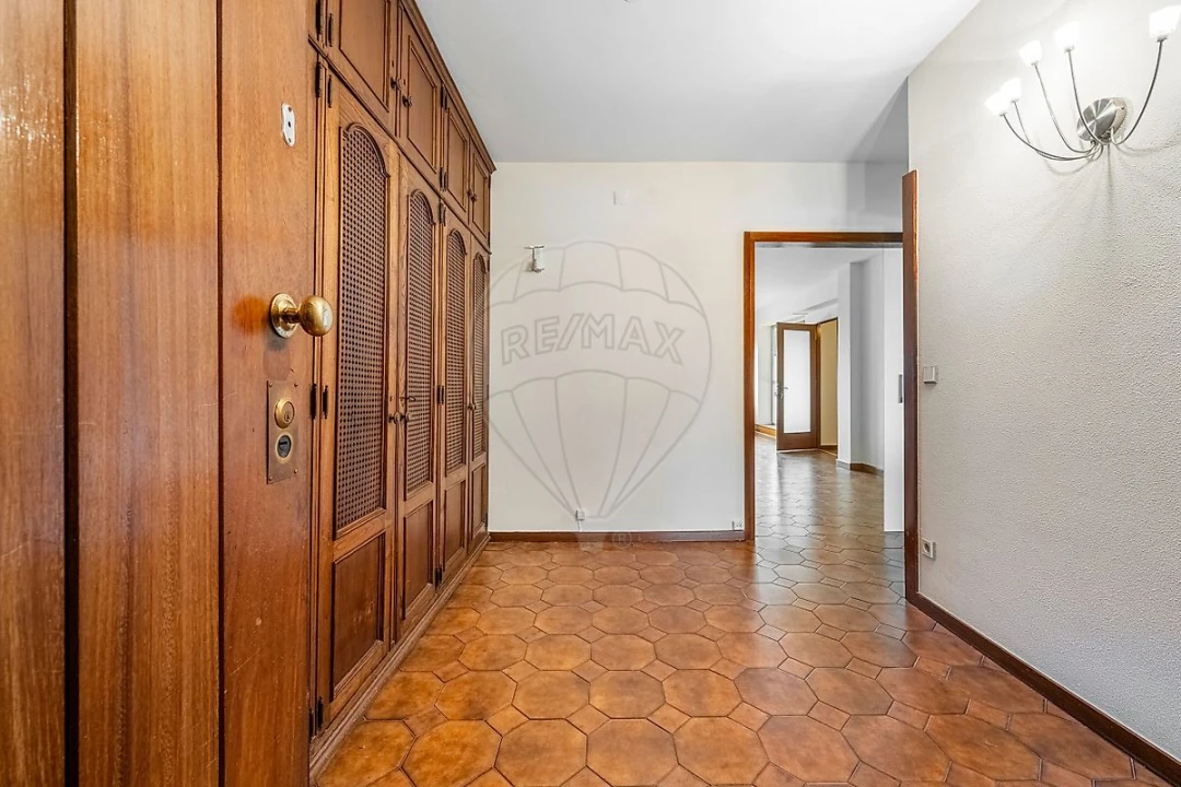 Apartamento T4 para Arrendamento em Ramalde Foto 5