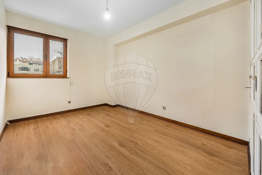 Apartamento T4 para Arrendamento em Ramalde Foto 16