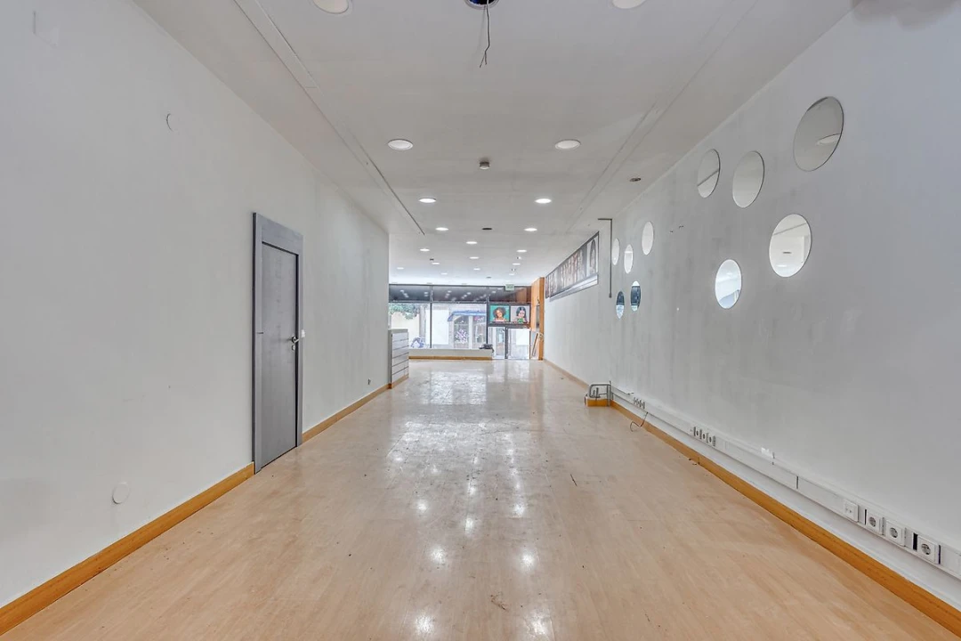 Loja para Arrendamento em Cedofeita, Santo Ildefonso, Sé, Miragaia, São Nicolau e Vitória Foto 2