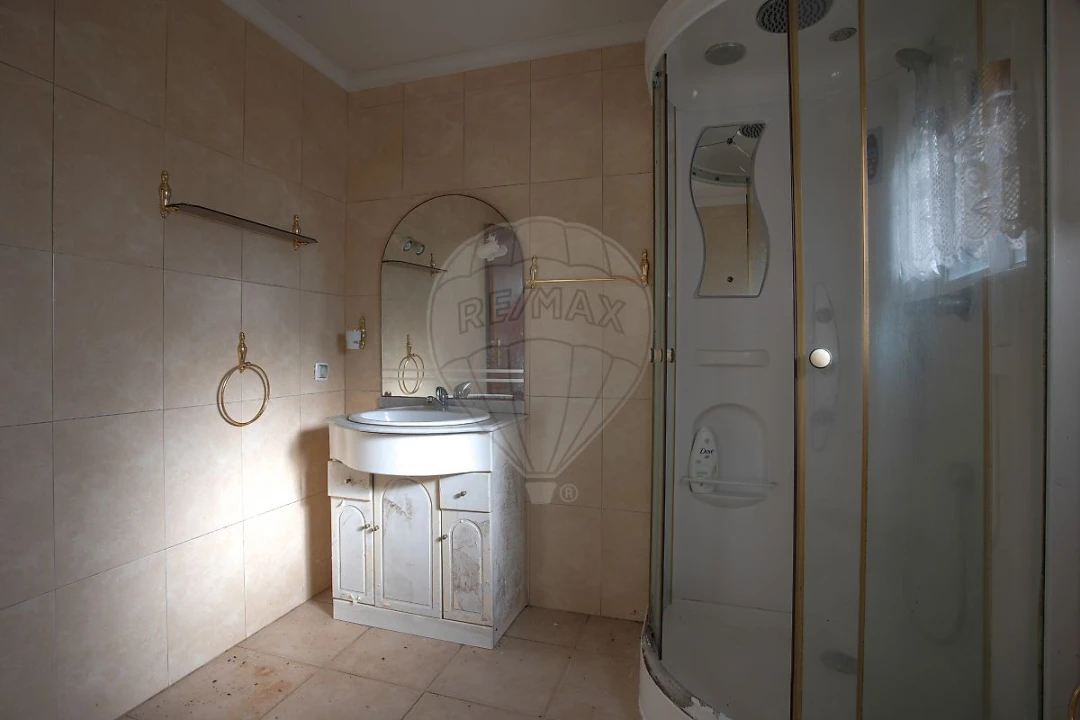 Moradia T3 para Venda em Salir de Matos Foto 11