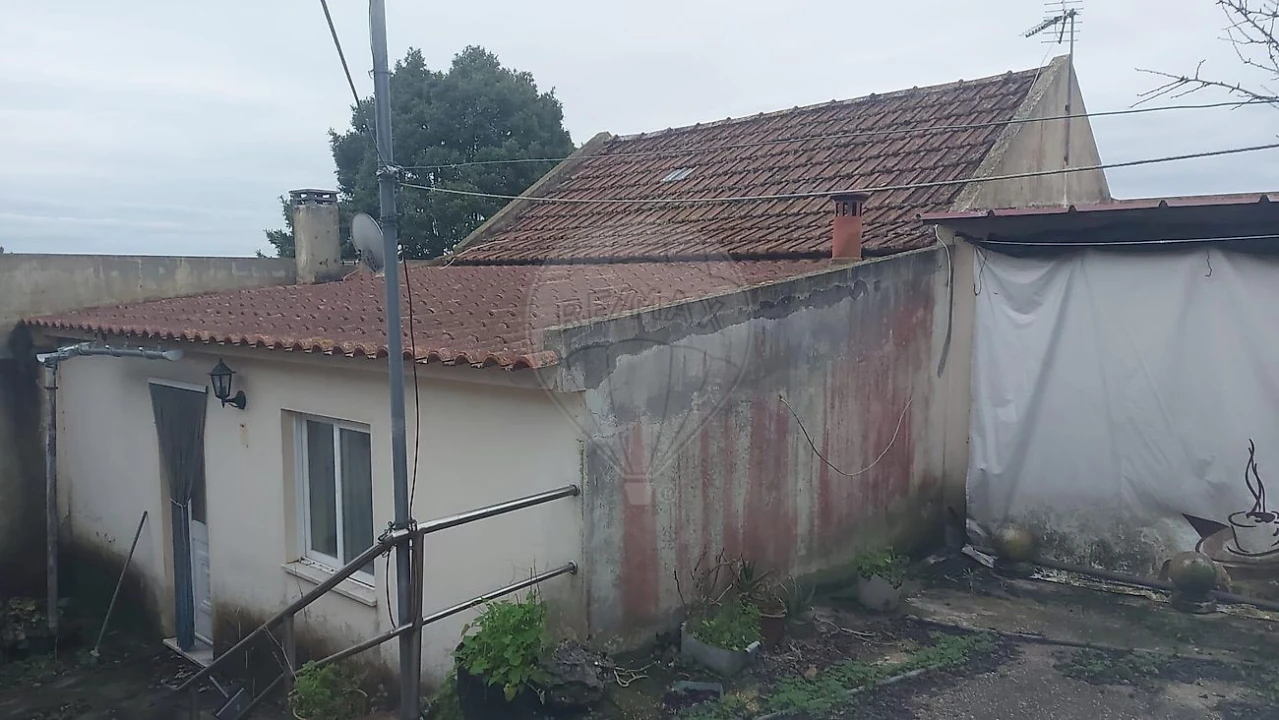 Moradia T3 para Venda em Salir de Matos Foto 1