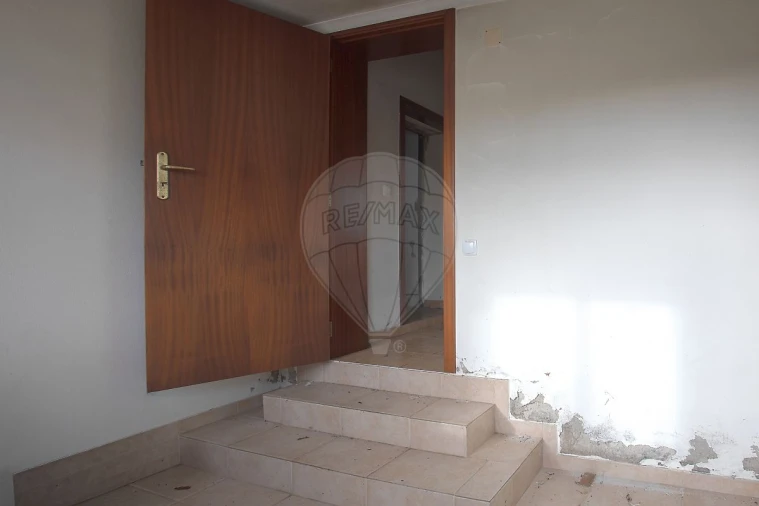 Moradia T3 para Venda em Salir de Matos Foto 13