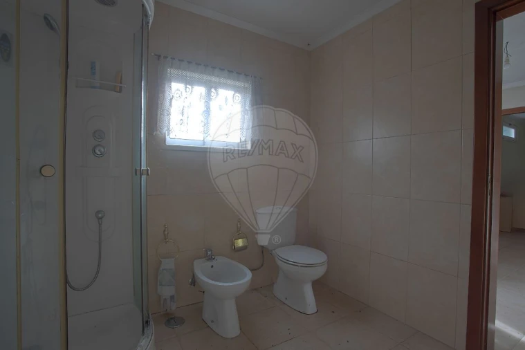 Moradia T3 para Venda em Salir de Matos Foto 12