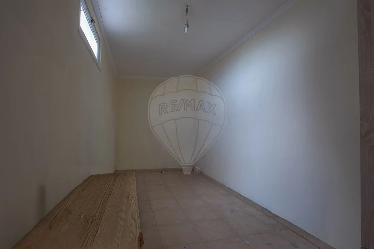 Moradia T3 para Venda em Salir de Matos Foto 9