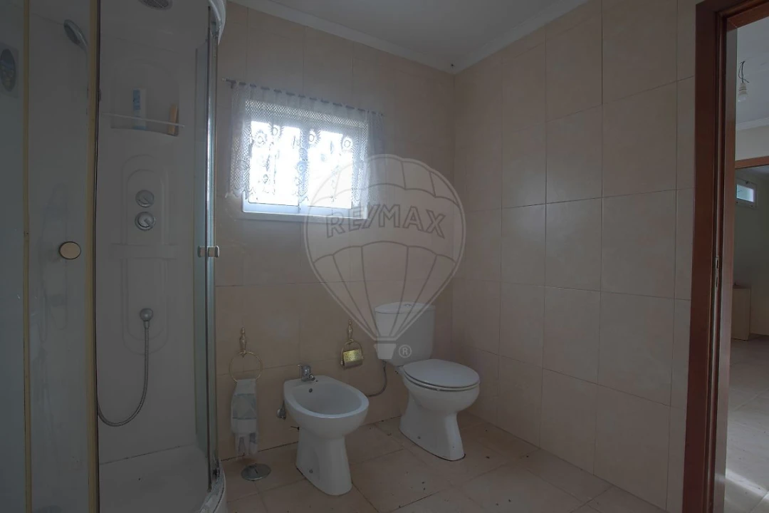 Moradia T3 para Venda em Salir de Matos Foto 12