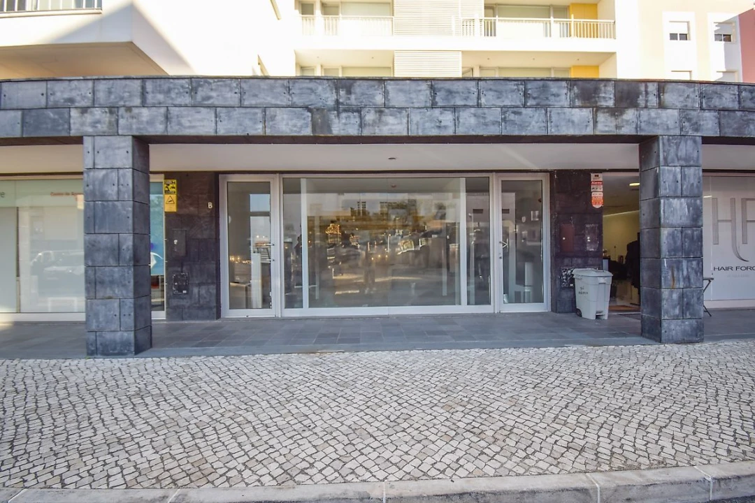 Loja para Arrendamento em São Domingos de Rana Foto 1