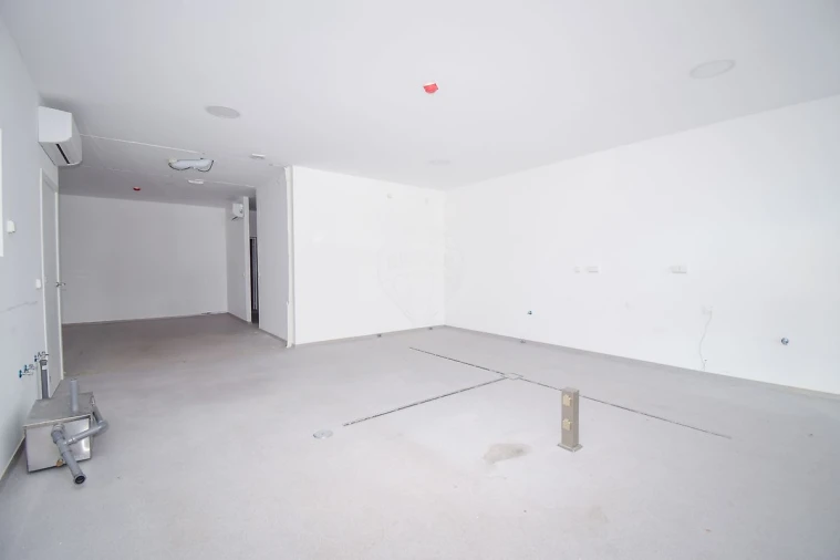 Loja para Arrendamento em São Domingos de Rana Foto 11