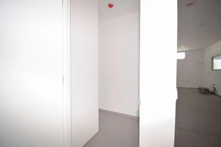 Loja para Arrendamento em São Domingos de Rana Foto 3