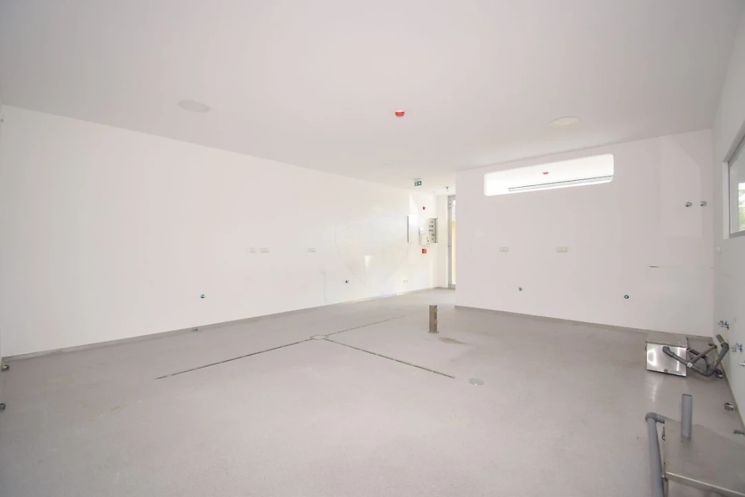 Loja para Arrendamento em São Domingos de Rana Foto 16