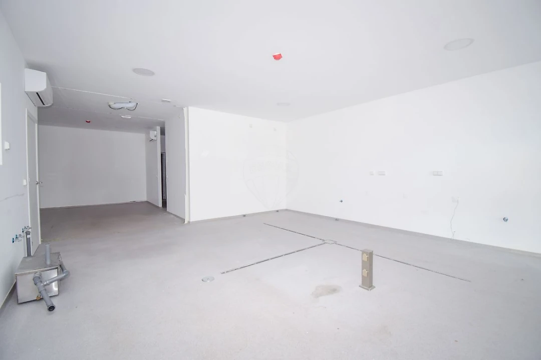 Loja para Arrendamento em São Domingos de Rana Foto 11