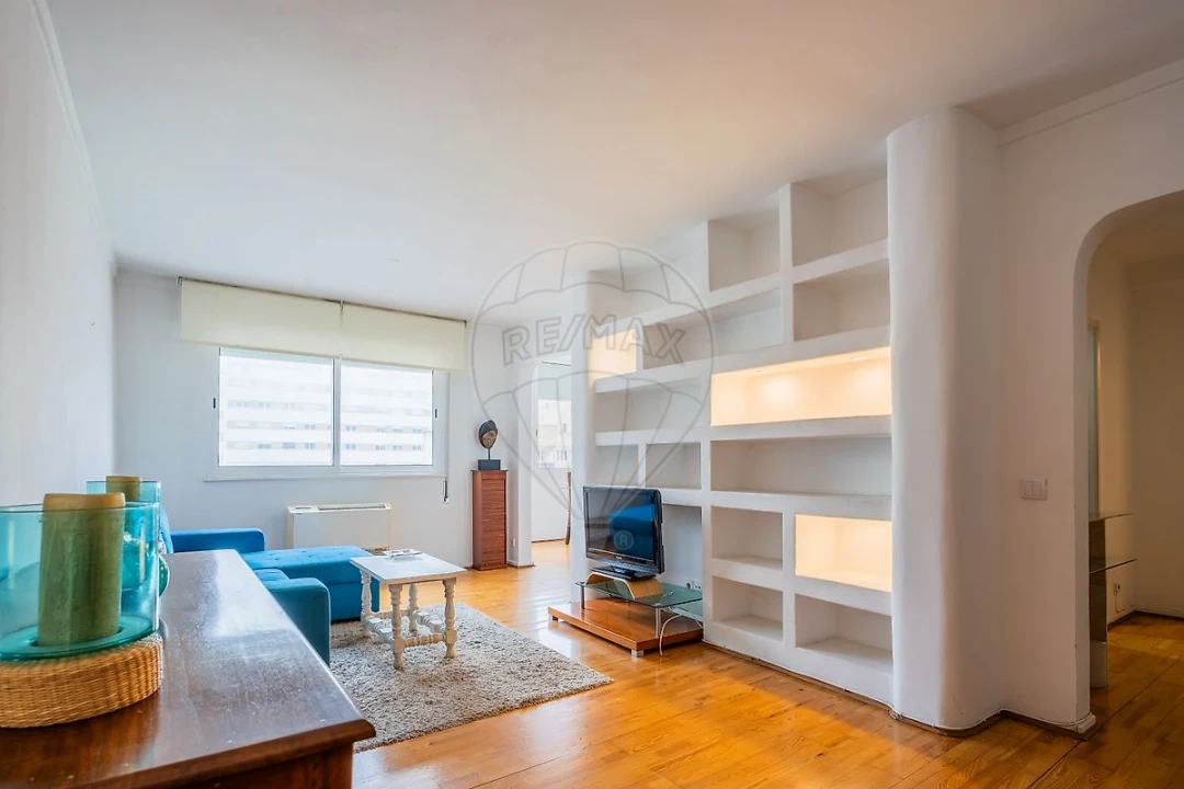 Apartamento T2 para Arrendamento em Lumiar Foto 4