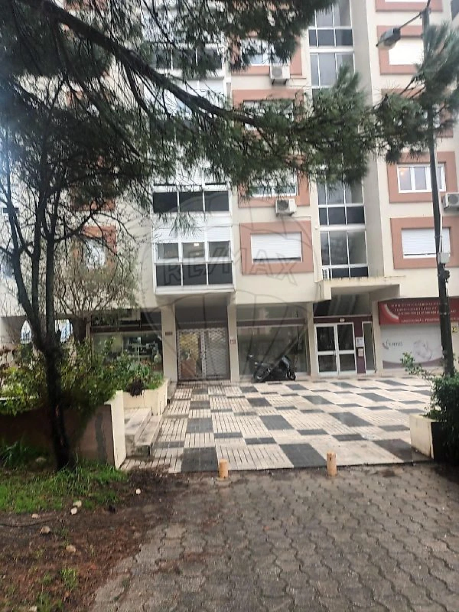 Apartamento T2 para Arrendamento em Lumiar Foto 36