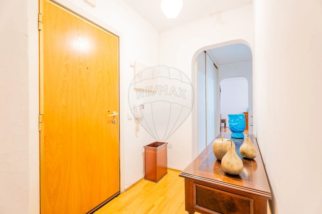 Apartamento T2 para Arrendamento em Lumiar Foto 2