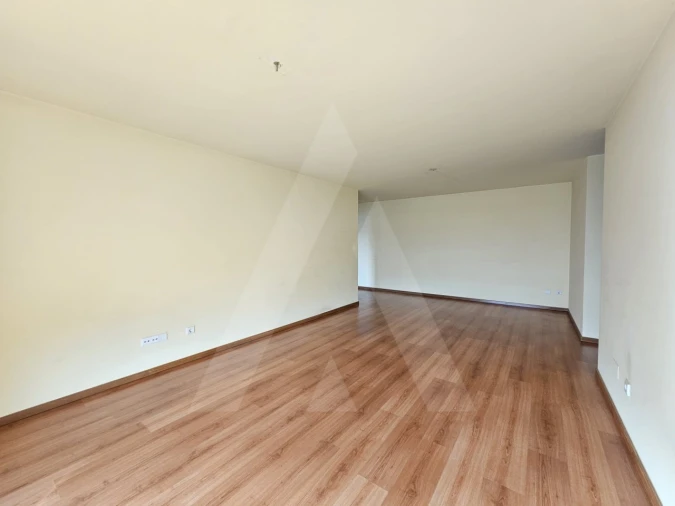Apartamento T3 para Arrendamento em Aradas Foto 2