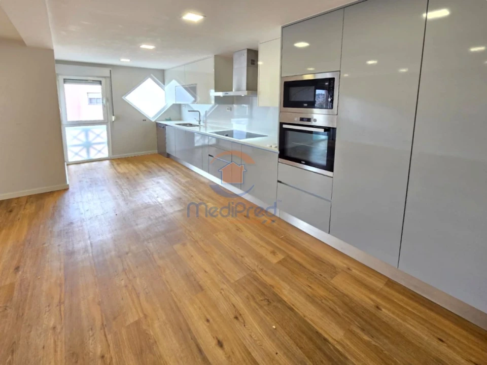 Apartamento T2 para Venda em Pontinha e Famões Foto 4