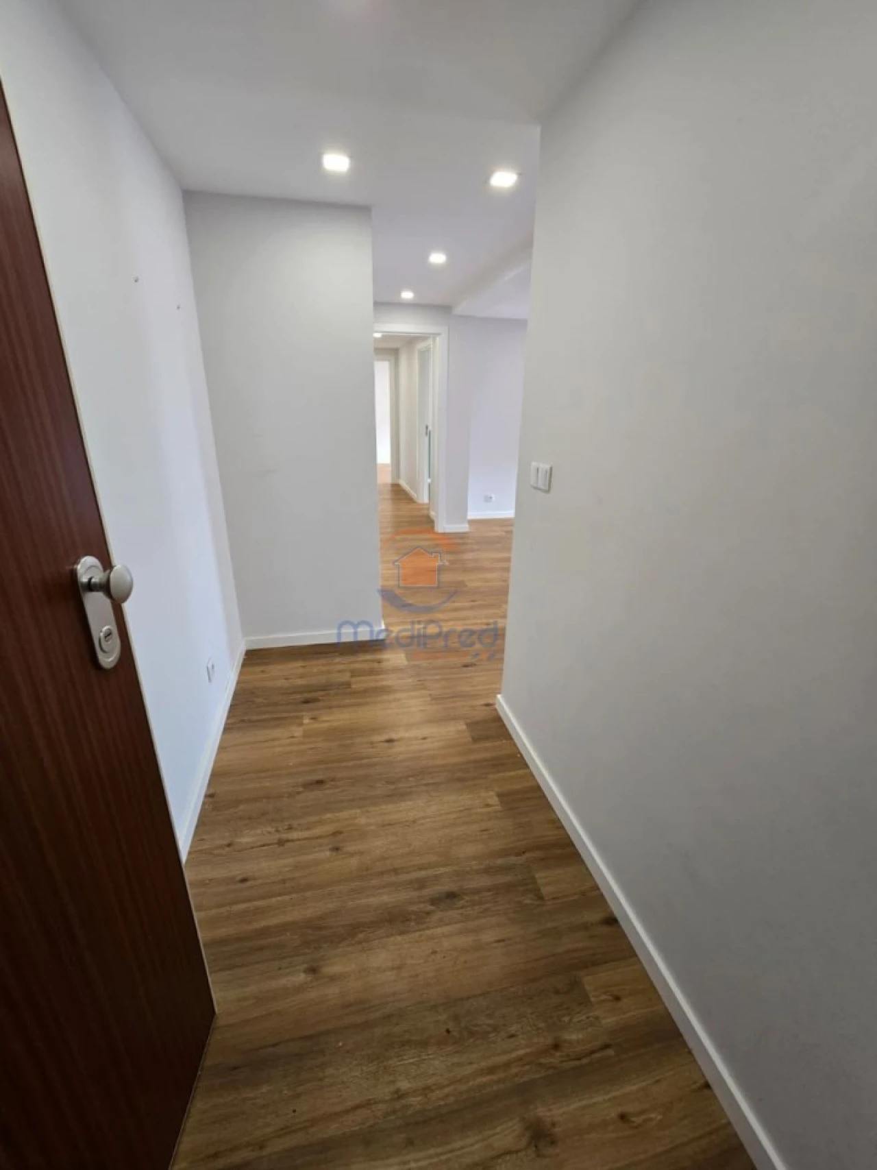 Apartamento T2 para Venda em Pontinha e Famões Foto 2