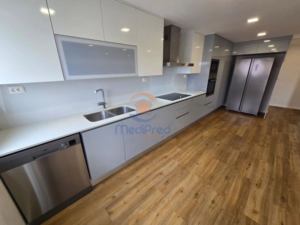 Apartamento T2 para Venda em Pontinha e Famões Foto 6